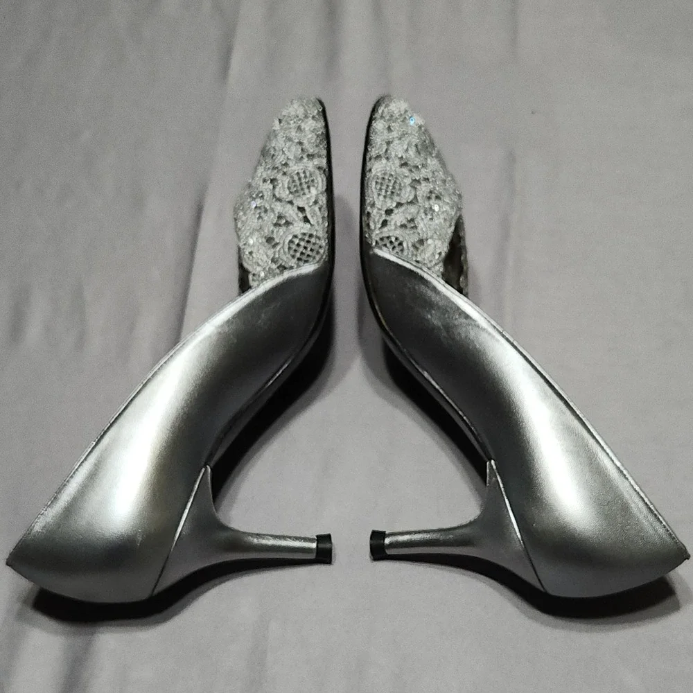 Stuart Weitzman Silver Lace Peep Toe Kitten Heels Evening Pumps Womens 7 M